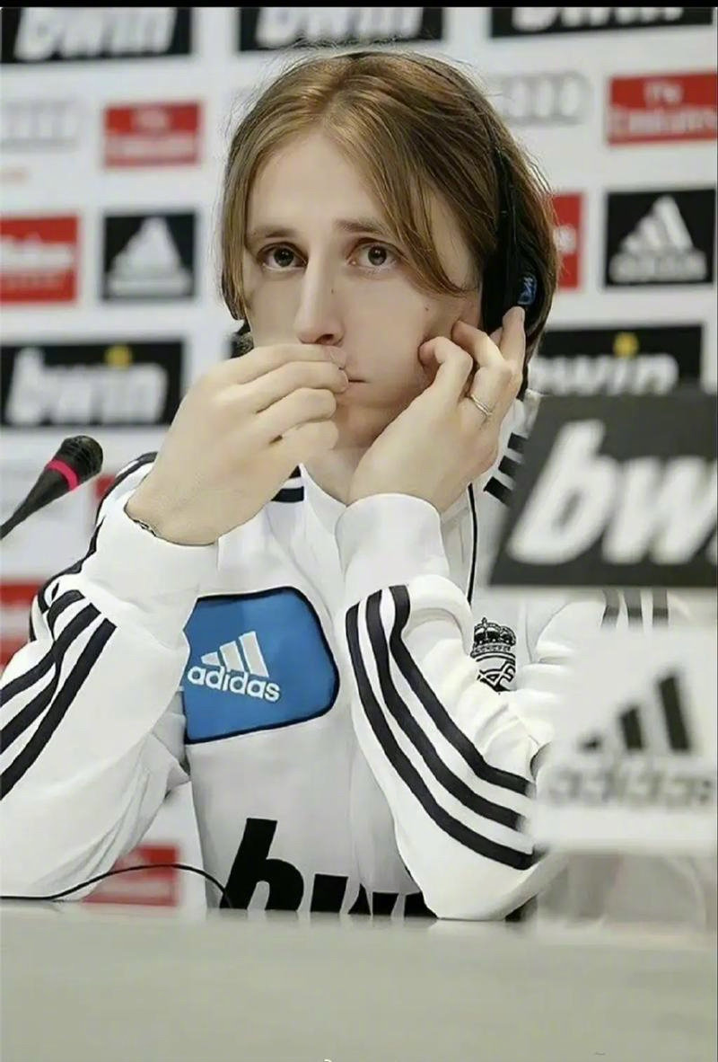 GenG以2比1终结T1连胜！Chovy拿下MVP斩获1300点POM