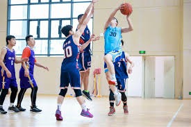 欧冠赛场精彩瞬间：巴萨2-0战胜国际米兰,